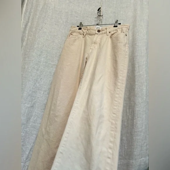 BDG High-Waisted Cowboy Jean in Cream at Urban Outfitters
BDG size 27 - Picture 15 of 16